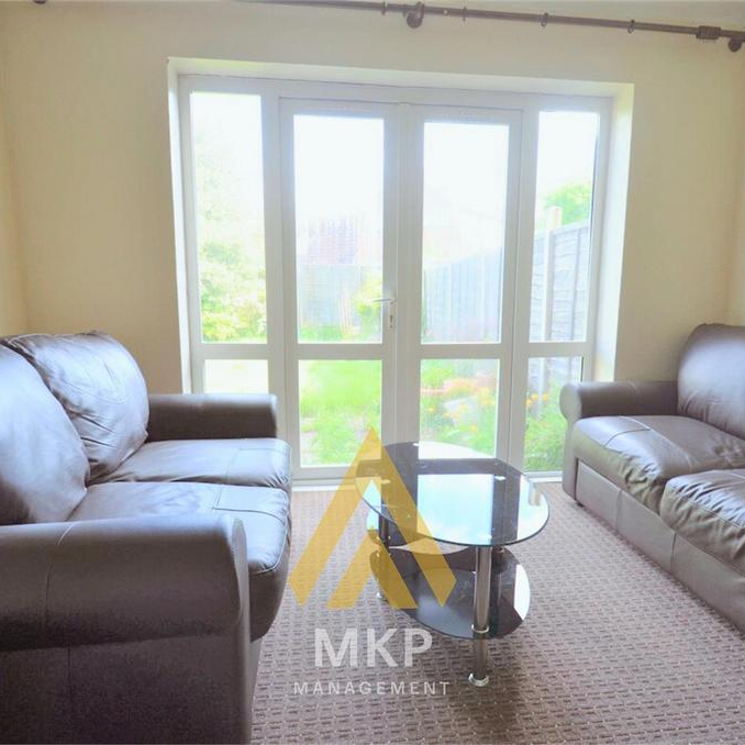 5 bedroom end of terrace house to rent - Photo 1