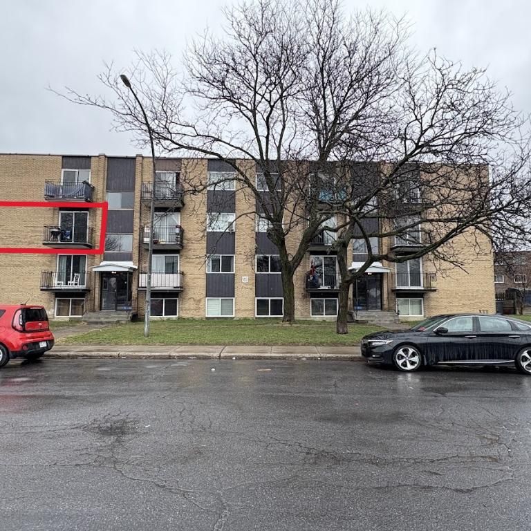5 1/2 a Longueuil pour aout - Photo 1