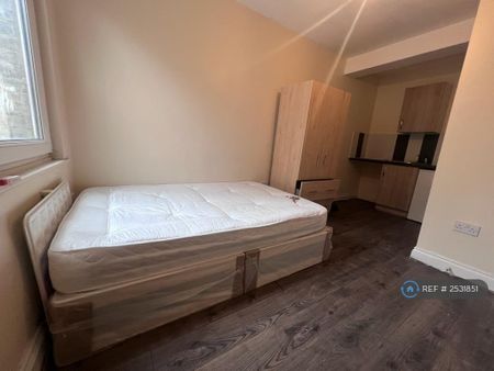 Studio to rent - Photo 2