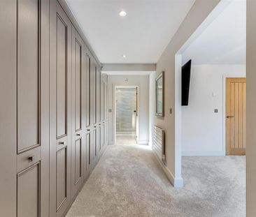 4 bedroom detached house to rent - Photo 2