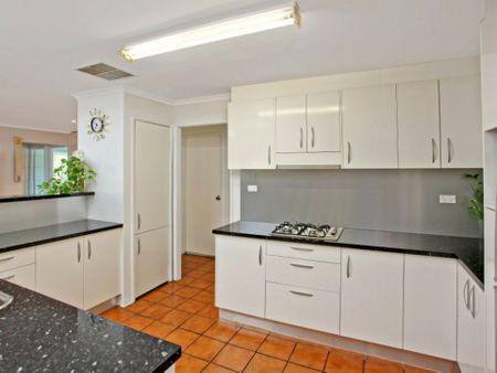 5 Bedroom, 2 Story Family Home!!! - Photo 2