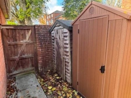 2 bedroom semi-detached bungalow to rent - Photo 4