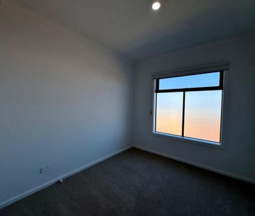 Modern Comfort Meets Effortless Living - Photo 5