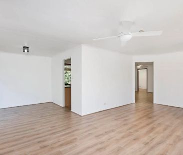 Charming Suburban Family Home: Perfect Blend of Tranquillity and Co... - Photo 2