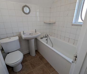 2 bedroom semi-detached house to rent - Photo 6