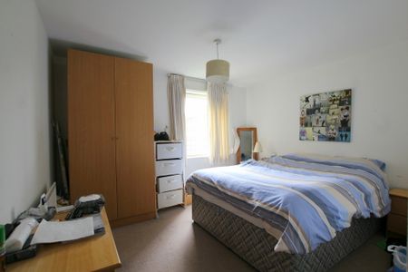 2 Bedroom Apartment, Carrington House, Montague Road, London SW19 - Photo 5