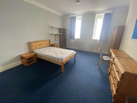 4 bedroom flat to rent - Photo 4