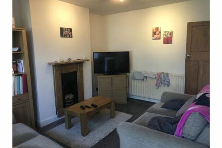 3 bedroom semi-detached house to rent - Photo 4
