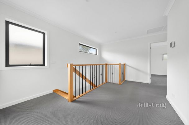 3/33 Thompson Street, Glen Waverley - Photo 1