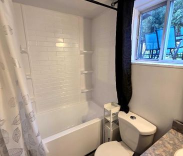 Superbe 3 ½ fraîchement rénové avec entrée privée – Secteur paisibl... - Photo 4