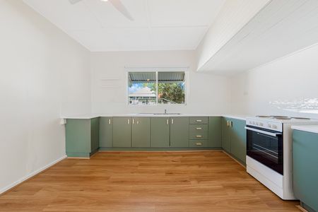 6 Wearne Street, Booval QLD 4304 - House For Rent - $530 | Domain - Photo 2