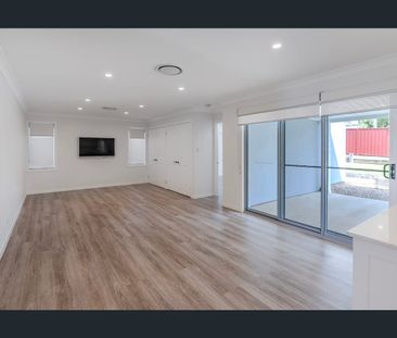 Stunning Fully Renovated Family Home in Prime South Penrith Location - Photo 2