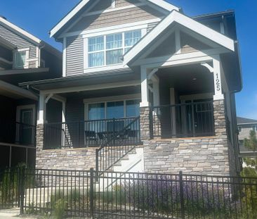 Like new! Build in 2025! Cozy 3 Bedroom Double Garage House in Glac... - Photo 6