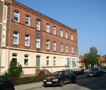 Modernisierte, geräumige Wohnung im Erdgeschoss mit hellem Duschbad - Photo 1