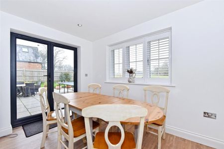 4 bedroom detached house to rent - Photo 4