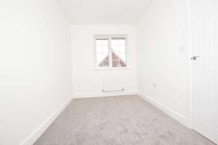 3 bedroom semi-detached house to rent - Photo 4