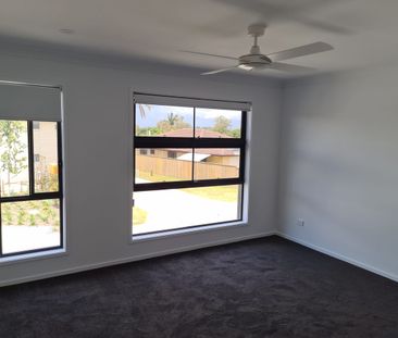 Spacious, Modern Townhome In Quiet Private Neighborhood - Photo 2