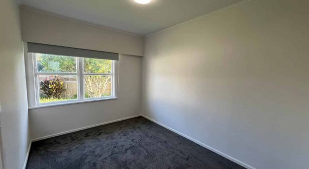 Newly Renovated 3BR Townhouse in Pakuranga Heights - Photo 1
