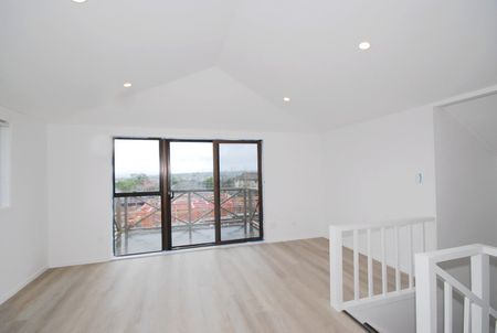 BLOCKHOUSE BAY, 3 BEDROOMS - Photo 4