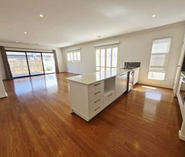 A calm and private court-side lifestyle - Photo 2