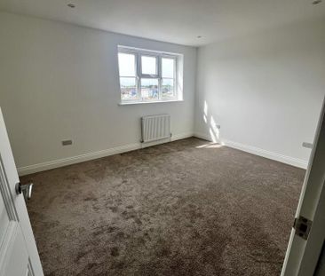 2 bedroom semi-detached house to rent - Photo 5