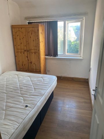 1 Bed Flat, Warwick Road, B27 - Photo 2