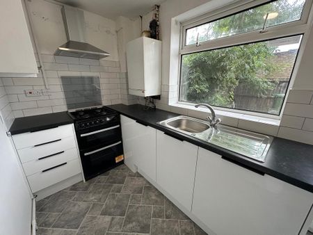 3 bedroom terraced house to rent - Photo 4