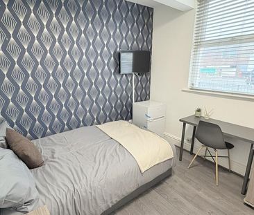 1 bedroom in a house share to rent - Photo 3