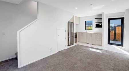 CITY CENTRE - TWO BEDROOMS, TWO BATHROOMS - Photo 3