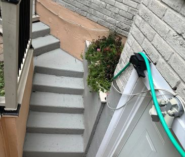 Detached Home For Lease | N9246977 - Photo 2
