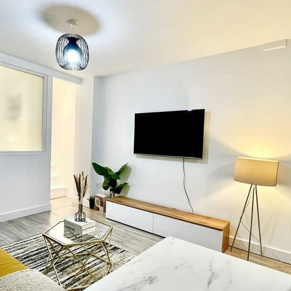 3 Bed Flat, Reginald Square, SE8 - Photo 1