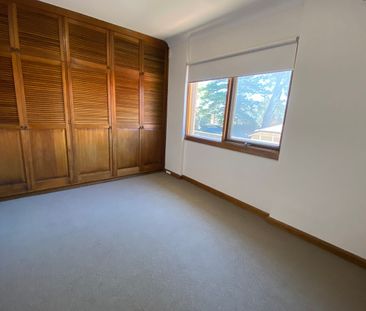 Spacious 3 BR townhouse in quiet Eastern Suburb location within Mar... - Photo 5