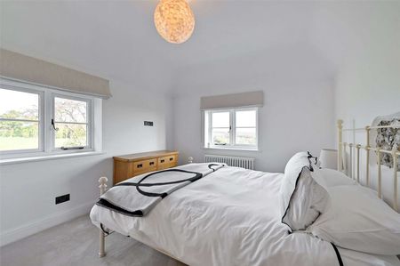 A country home which has been finished to an exceptionally high standard - Photo 3