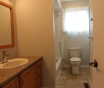 For Lease - 3121 Victoria Street, Oakville, Ontario - Photo 1