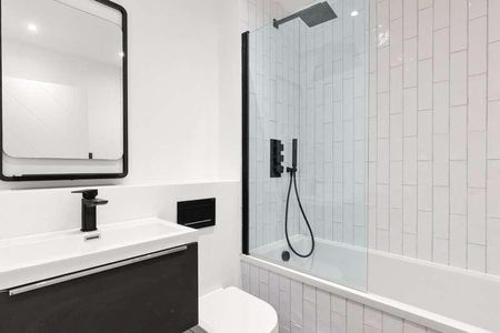 London Road, Sittingbourne, Kent, ME10 - Photo 2