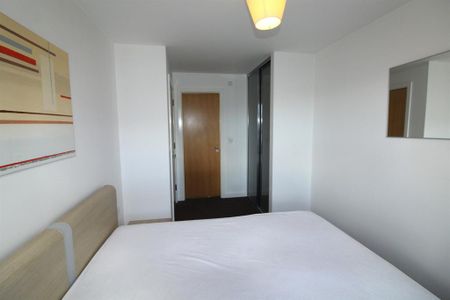 2 bedroom flat to rent - Photo 3