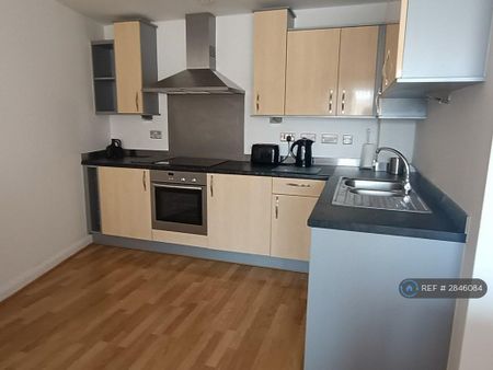 2 bedroom flat to rent - Photo 5