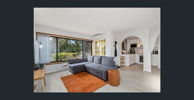 Stylish & Spacious Apartment with Large Balcony - Photo 1