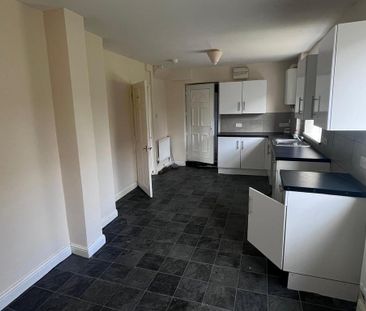 3 bedroom link detached house to rent - Photo 3