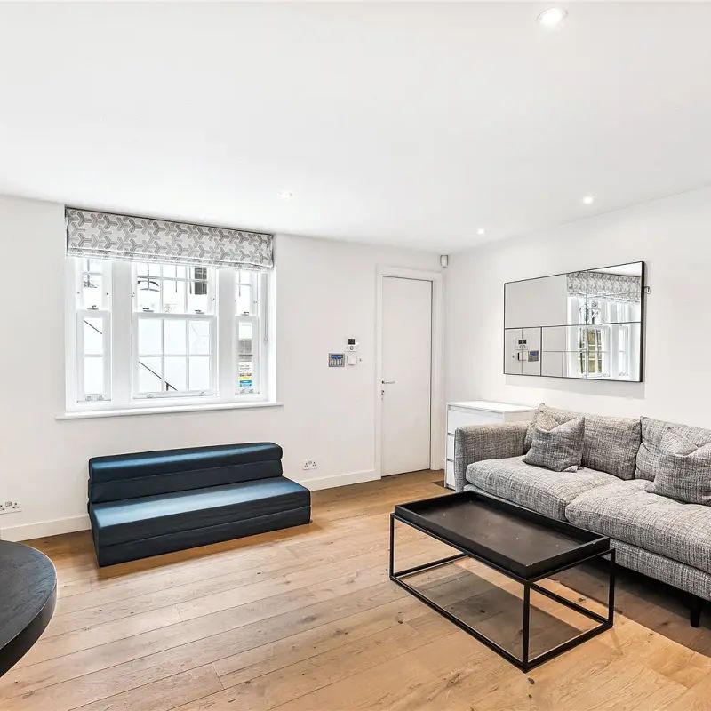 1 bedroom flat in London - Photo 2