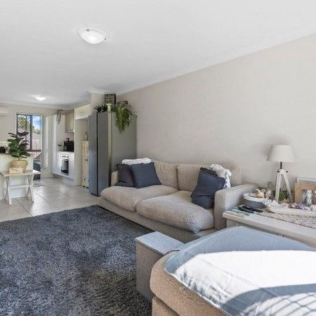 3 BED 2 BATH 2 CAR TOWNHOUSE, ULTRA HIGH SPEED INTERNET - Photo 1