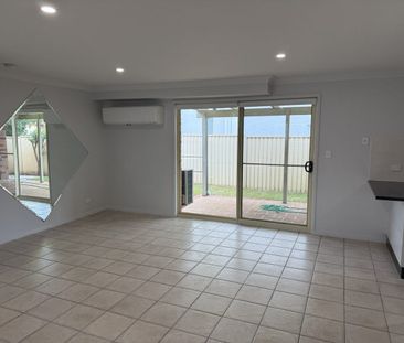 Small block of 3 townhouses - Photo 2