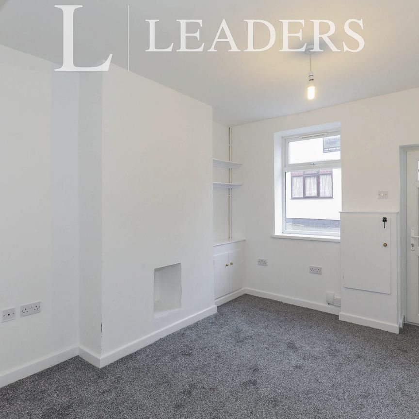 2 bedroom house to rent Victoria Street, ST5 - Photo 1