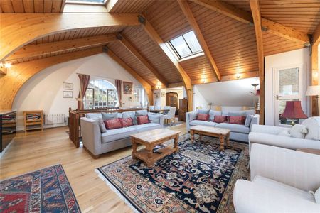 A charming two bedroom penthouse arranged over the second and third floors of this Victorian warehouse conversion located in the heart of Wapping. - Photo 2