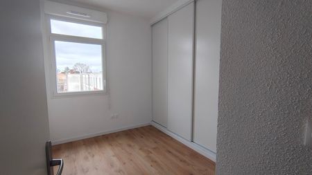 Location Appartement 4 pièces 91m² ROUBAIX 59100 - Photo 3