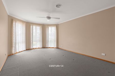 Beautiful Family Home in Kingmere Estate! - Photo 4