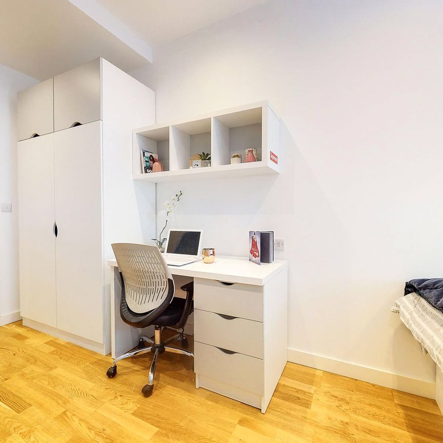 Apt 17, Crown Residence - Photo 1