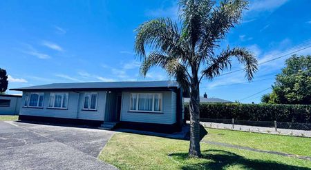 Newly refurbished sunny 4 bedroom - Photo 3