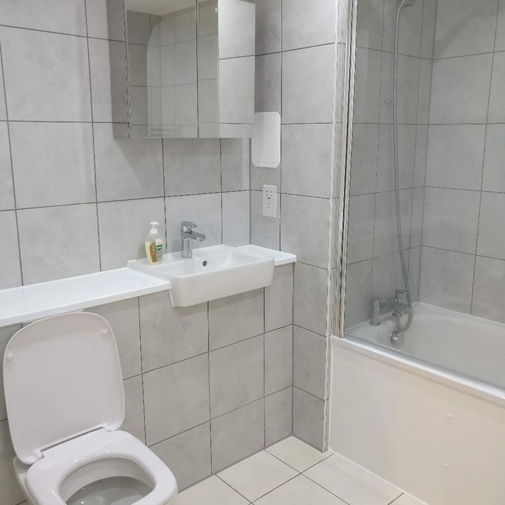 2 Bed Flat, Bridgestone House, SE16 - Photo 1