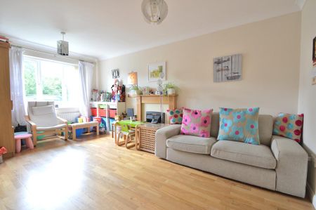 3 bedroom semi-detached house to rent - Photo 4